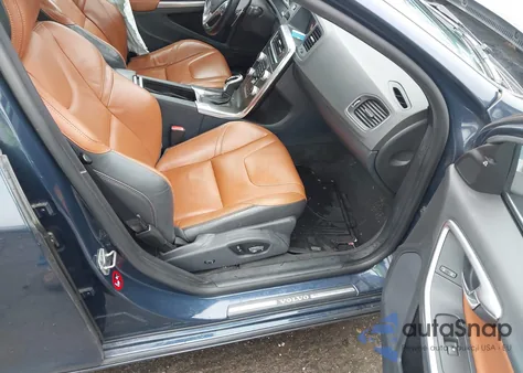 2015 Volvo S60 T5 Premier из США, поврежденный, VIN YV126MFK2F2351345